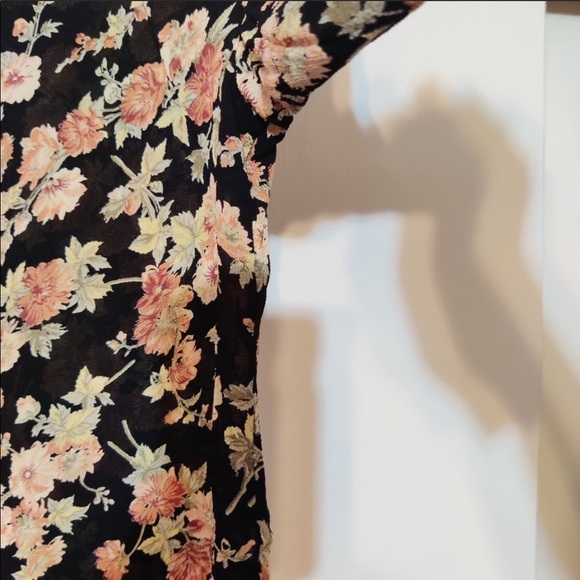 Reformation Black floral top - Picture 7 of 7